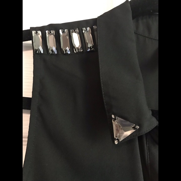 Divided by H&M Embellished Sleeveless Button Down - Picture 2 of 5